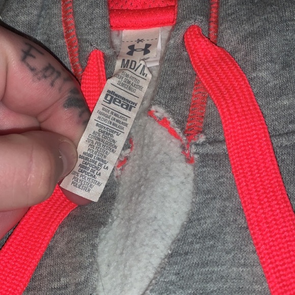 Women’s under armour sweatshirt size medium very comfy! - Picture 3 of 3